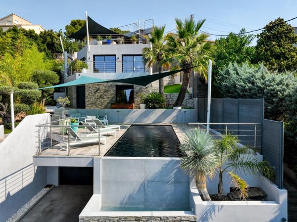 Vente Villa de luxe La Garde 7 Pièces 166 m²