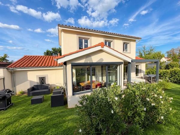 LA TOUR DE SALVAGNY - Maison 122 m2 - 4 chambres - Terrain 860 m2 avec piscine