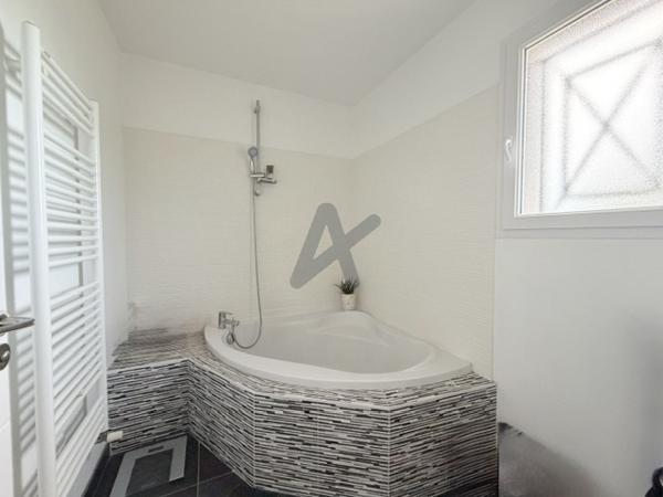 LA TOUR DE SALVAGNY - Maison 122 m2 - 4 chambres - Terrain 860 m2 avec piscine