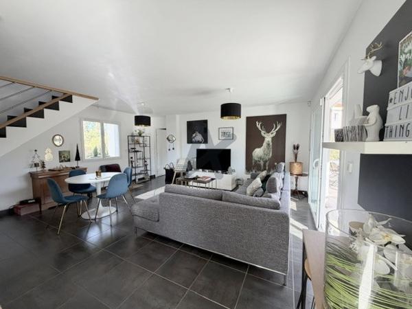 LA TOUR DE SALVAGNY - Maison 122 m2 - 4 chambres - Terrain 860 m2 avec piscine