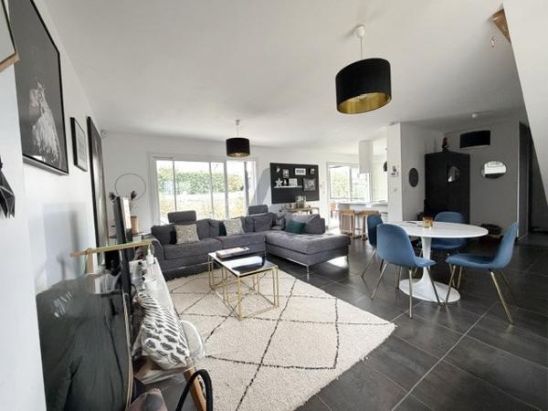 LA TOUR DE SALVAGNY - Maison 122 m2 - 4 chambres - Terrain 860 m2 avec piscine