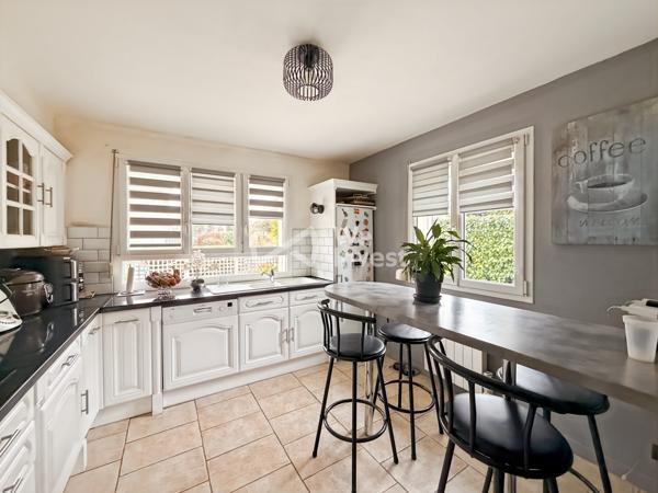 MAISON INDIVIDUELLE – 5 CHAMBRES – TERRASSE PLEIN SUD – DÉPENDANCE HABITABLE – RETHEL