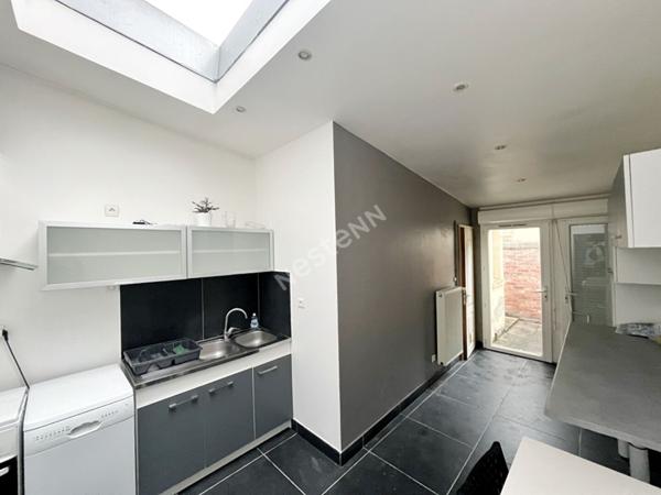 Située quartier Saint Honoré : Maison comprenant deux chambres et une courette ! Maison Amiens 3 pièce(s) , 55 m2.