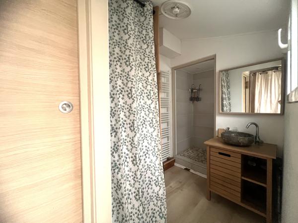 Maison
         5 pièces
        - 95 m² Exclusivité 220 000 € *