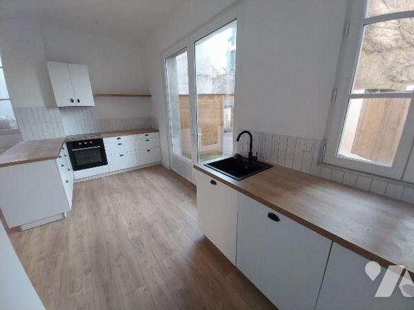 Maison à Vendre à Vitré (35500) en Ille-et-Vilaine

HYPER CENTRE VILLE, venez découvrir cette...