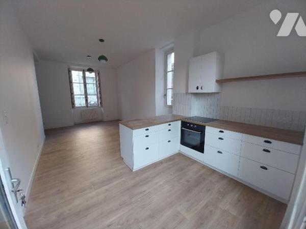 Maison à Vendre à Vitré (35500) en Ille-et-Vilaine

HYPER CENTRE VILLE, venez découvrir cette...