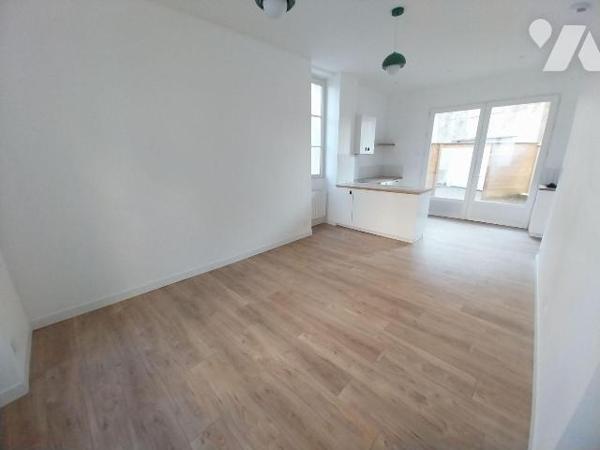 Maison à Vendre à Vitré (35500) en Ille-et-Vilaine

HYPER CENTRE VILLE, venez découvrir cette...