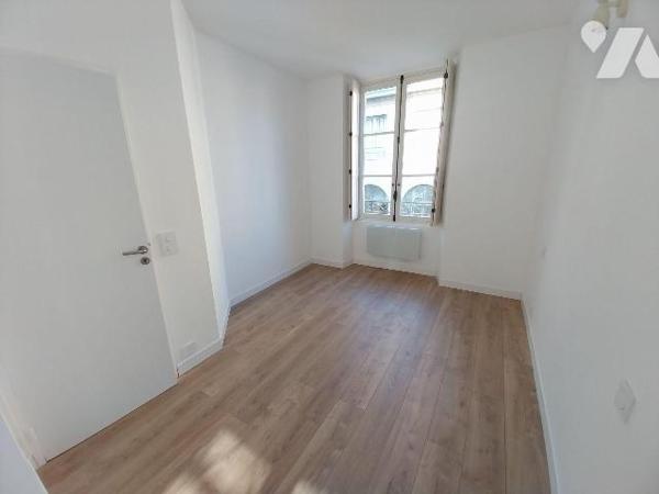 Maison à Vendre à Vitré (35500) en Ille-et-Vilaine

HYPER CENTRE VILLE, venez découvrir cette...