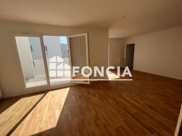 Location Appartement 4 pièces 92.2 m² - 201 RUE DE LA POULE ROUSSE Evry 91000