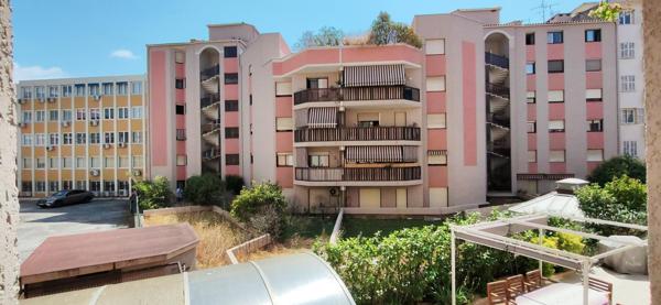 Cagnes sur Mer Centre Ville, Place de Gaulle, 3P 60m2 carrez, traversant est-ouest, toutes commodités et écoles à pieds, au calme absou, parking sous sol