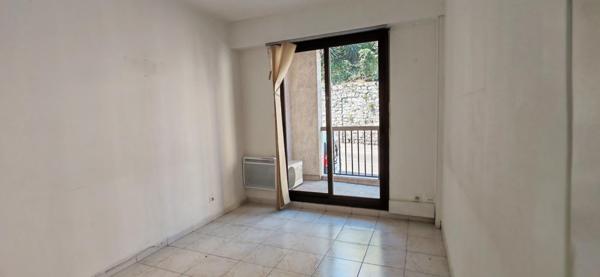 Cagnes sur Mer Centre Ville, Place de Gaulle, 3P 60m2 carrez, traversant est-ouest, toutes commodités et écoles à pieds, au calme absou, parking sous sol