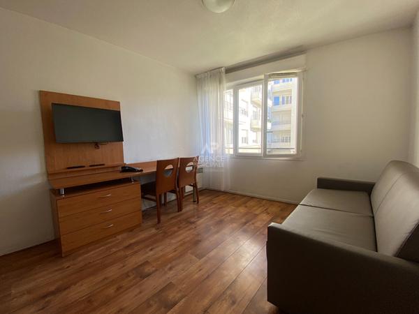 Appartement Nanterre 2 pièce(s) 29 m2 219 000 € **  - Référence  15396
