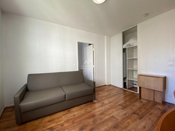 Appartement Nanterre 2 pièce(s) 29 m2 219 000 € **  - Référence  15396
