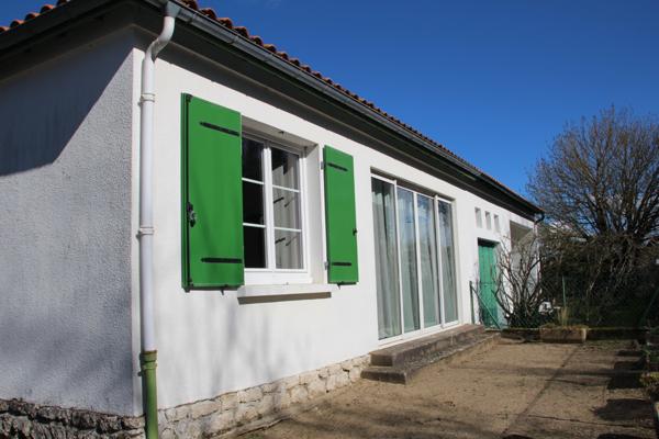 Ensemble de trois maisons, en centre ville