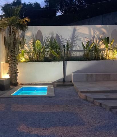 APPARTEMENT TYPE 2 / JARDIN / PISCINE / STATIONNEMENT