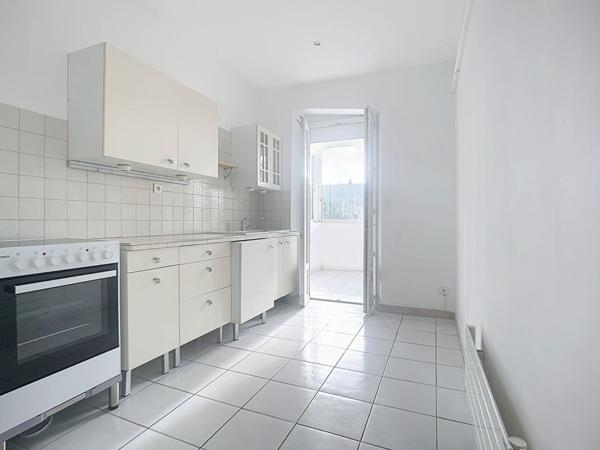 Rare à la vente Maison de ville-Appartement 3/4 pièces avec triple désignations de 84 m2 avec Véranda 16m2 Secteur Petit Bosquet
