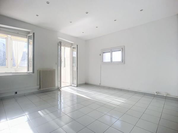 Rare à la vente Maison de ville-Appartement 3/4 pièces avec triple désignations de 84 m2 avec Véranda 16m2 Secteur Petit Bosquet