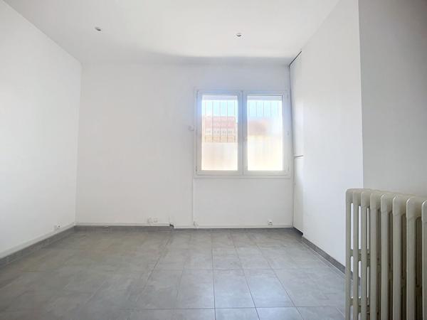 Rare à la vente Maison de ville-Appartement 3/4 pièces avec triple désignations de 84 m2 avec Véranda 16m2 Secteur Petit Bosquet