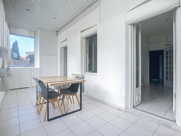 Rare à la vente Maison de ville-Appartement 3/4 pièces avec triple désignations de 84 m2 avec Véranda 16m2 Secteur Petit Bosquet