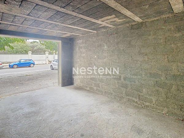 SALON DE PROVENCE - GARAGE- PROCHE DE TOUTES COMMODITES -