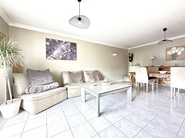 Appartement 2 chambres, terrasse, parking et cave, quartier Saint François