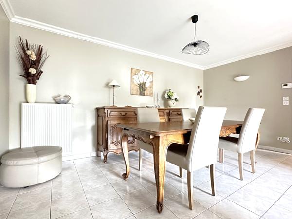 Appartement 2 chambres, terrasse, parking et cave, quartier Saint François