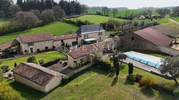 Belle demeure proche de Poitiers