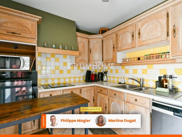 Maison au calme sur petite place – 136 m² habitables, 3 chambres, garage à Saint-Yorre (03)