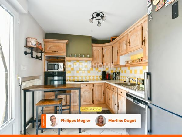 Maison au calme sur petite place – 136 m² habitables, 3 chambres, garage à Saint-Yorre (03)