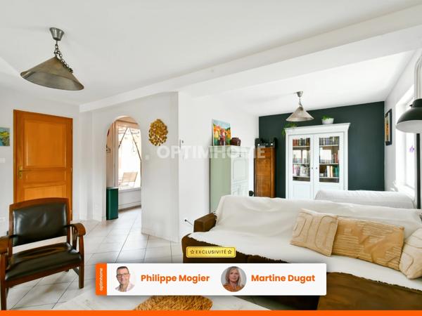 Maison au calme sur petite place – 136 m² habitables, 3 chambres, garage à Saint-Yorre (03)