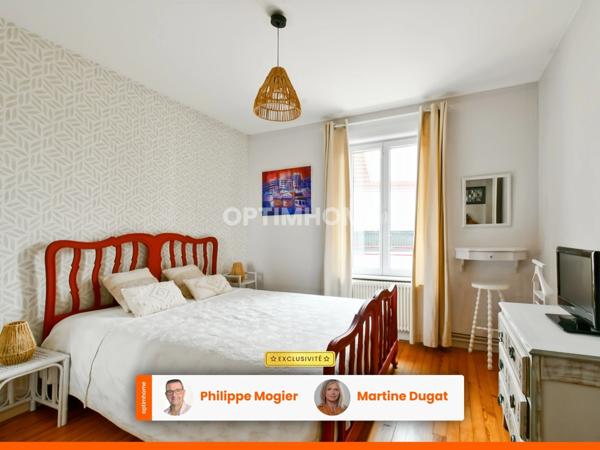 Maison au calme sur petite place – 136 m² habitables, 3 chambres, garage à Saint-Yorre (03)