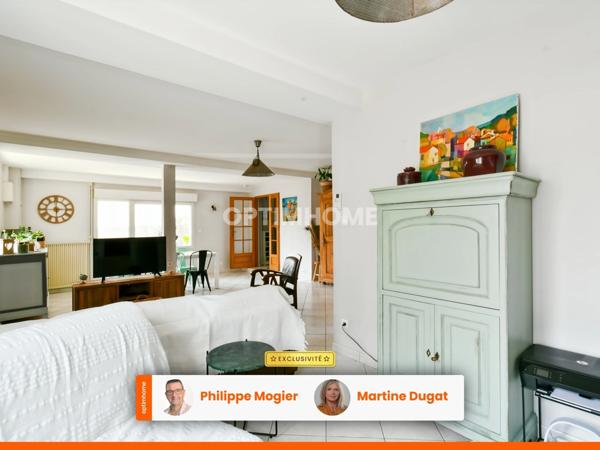 Maison au calme sur petite place – 136 m² habitables, 3 chambres, garage à Saint-Yorre (03)