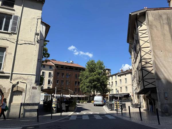 VIENNE CENTRE – T2 BIS – 51 M2 – 1 CHAMBRE + MEZZANINE – IDÉAL INVESTISSEUR