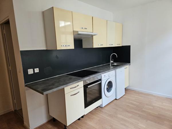 Avallon (89200) Studio meublé avec cuisine équipée et balcon