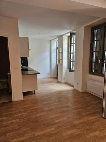 Avallon (89200) Studio meublé avec cuisine équipée et balcon