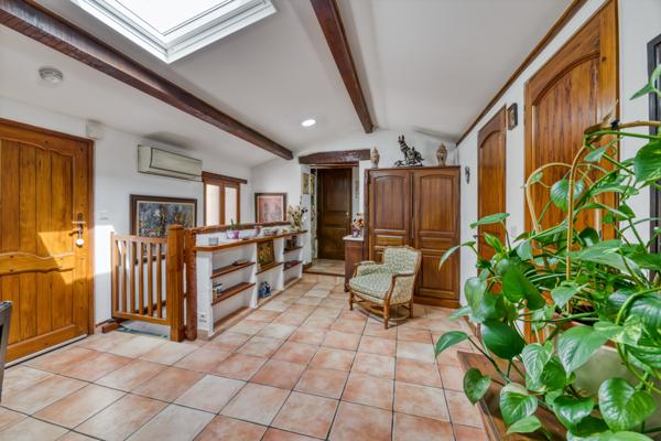 L'Escarène (06440) Duplex 139.91m² avec balcon – Centre de L’Escarène – Divisible en 3 appartements, sans charges.