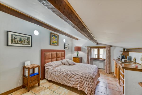 L'Escarène (06440) Duplex 139.91m² avec balcon – Centre de L’Escarène – Divisible en 3 appartements, sans charges.