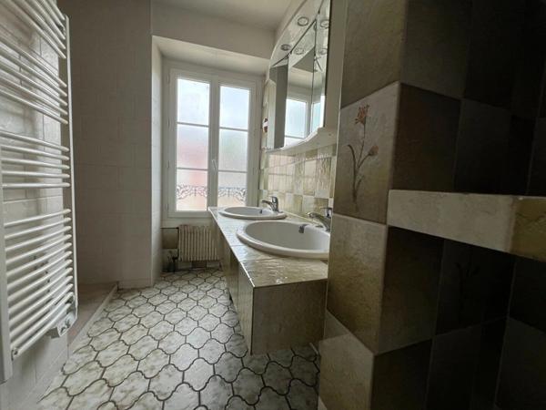 Vente Immeuble 5 pièces 147 m2 à Lhommaizé