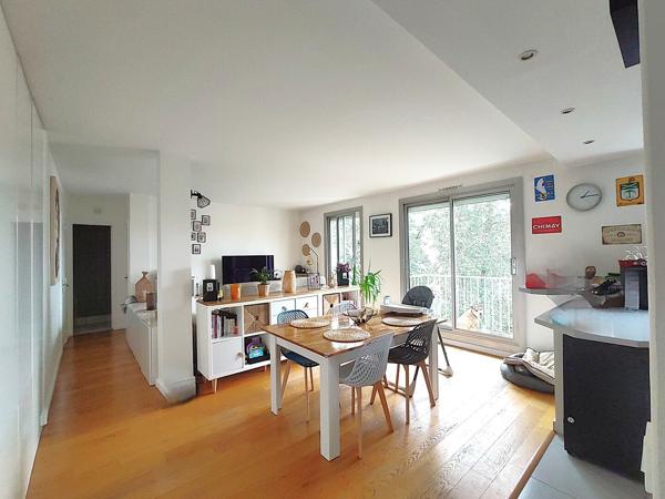 Appartement refait à neuf avec balcon plein ouest