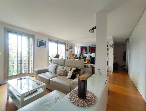 Appartement refait à neuf avec balcon plein ouest