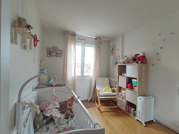 Appartement refait à neuf avec balcon plein ouest