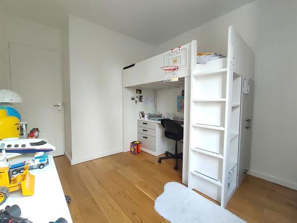 Appartement refait à neuf avec balcon plein ouest