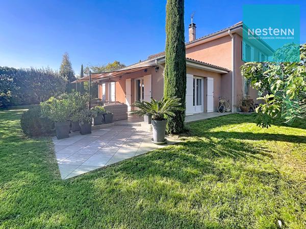 Maison contemporaine à vendre à Montbrison - 6 pièces, 4 chambres avec superbe jardin arboré