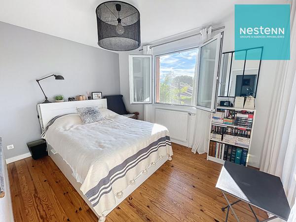 Maison contemporaine à vendre à Montbrison - 6 pièces, 4 chambres avec superbe jardin arboré