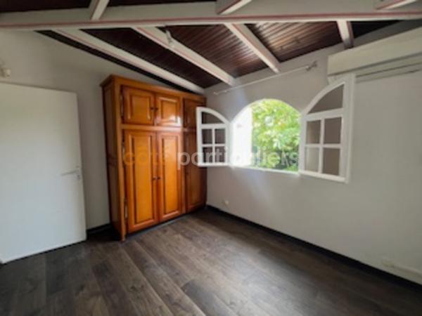 Location
                Maison109 m² - 5 Pièces -
                    SAINTE ANNE (97180)