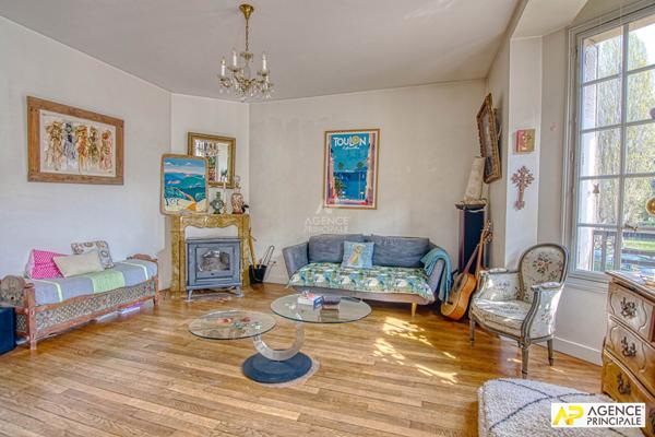 Versailles Montreuil St-Symphorien Maison 8 pièces 202 m² au sol avec jardin et 2 garages €1 495 000 ** - Référence 27206