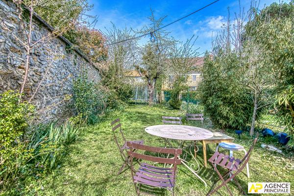 Versailles Montreuil St-Symphorien Maison 8 pièces 202 m² au sol avec jardin et 2 garages €1 495 000 ** - Référence 27206