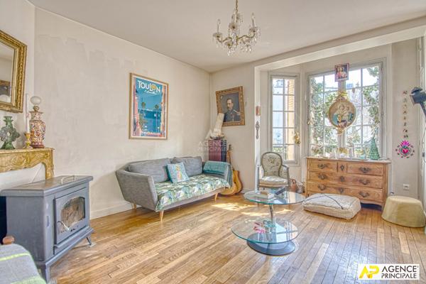 Versailles Montreuil St-Symphorien Maison 8 pièces 202 m² au sol avec jardin et 2 garages €1 495 000 ** - Référence 27206