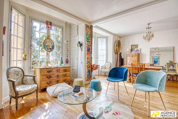 Versailles Montreuil St-Symphorien Maison 8 pièces 202 m² au sol avec jardin et 2 garages €1 495 000 ** - Référence 27206