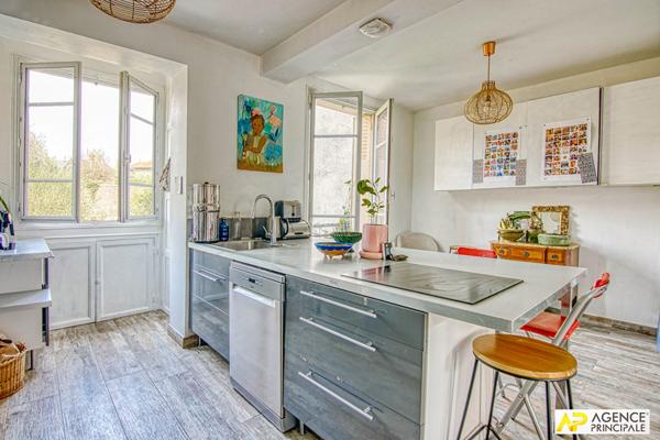 Versailles Montreuil St-Symphorien Maison 8 pièces 202 m² au sol avec jardin et 2 garages €1 495 000 ** - Référence 27206